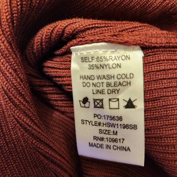 Shinestar Burgundy ribbed sleeveless turtleneck - Picture 5 of 5